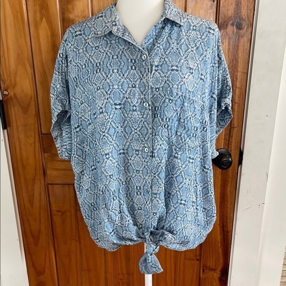 Liverpool Blue White Button Up Tie Front Top Aztec Southwest Snake print Large